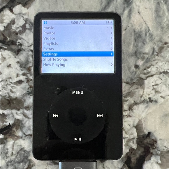 Apple 5th Gen IPod. 30GB model A1136 - Picture 4 of 6